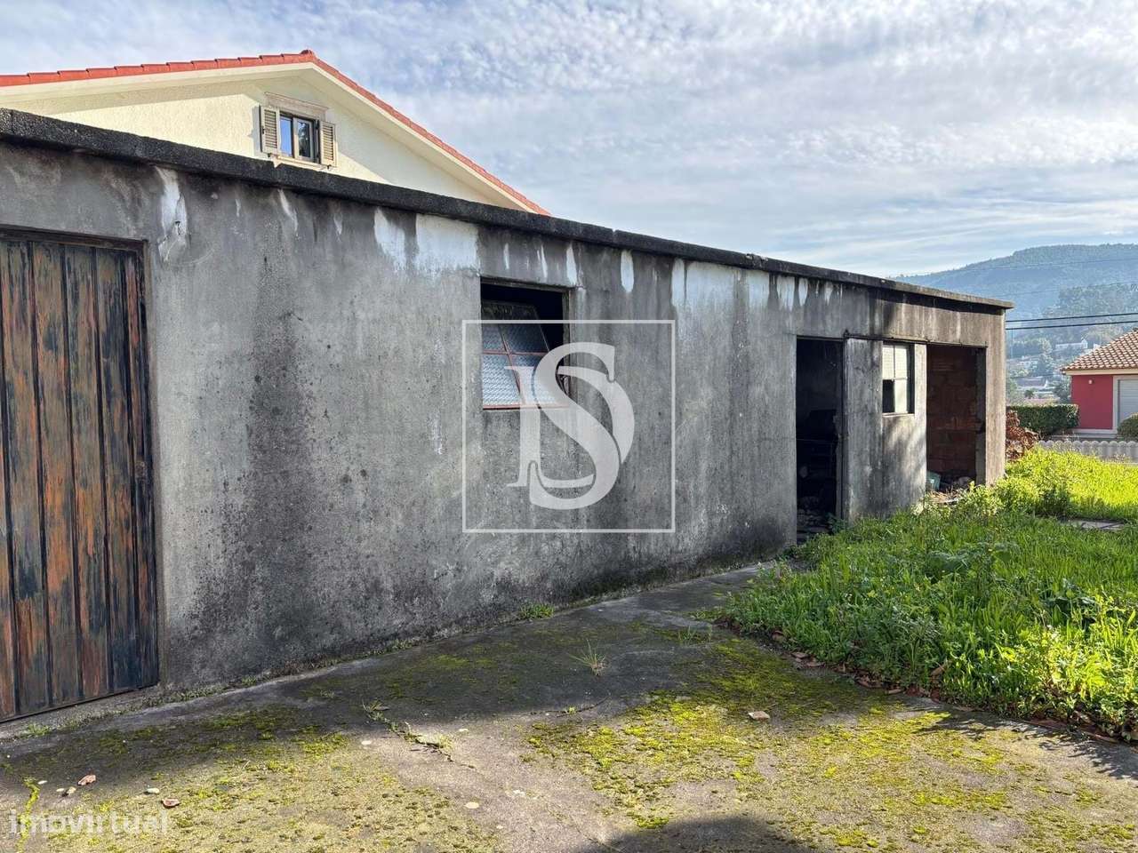 Oportunidade Única – Espaço Multifuncional com Armazém, Habitação e In-25