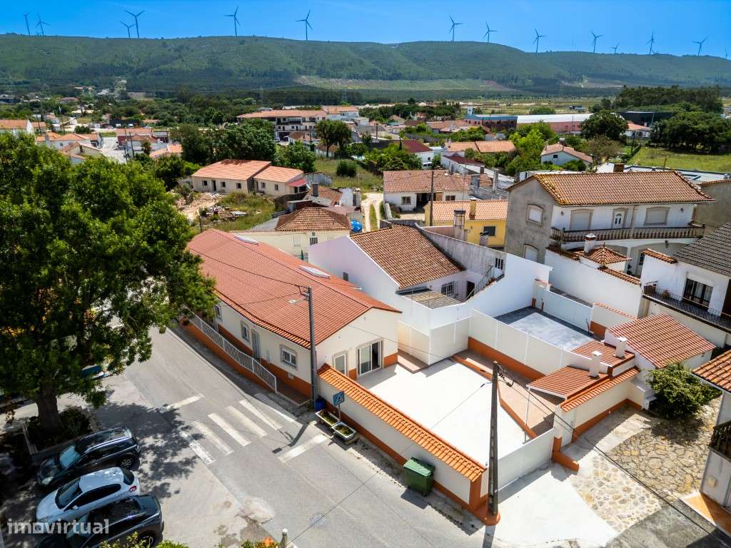 Moradia térrea, nova, geminada em zona tranquila dentro de aldeia-47
