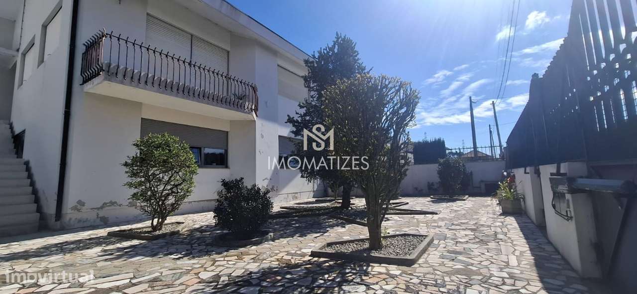 Moradia Bifamiliar T3+T3 em Nogueira da Maia - Grande imagem: 2/38