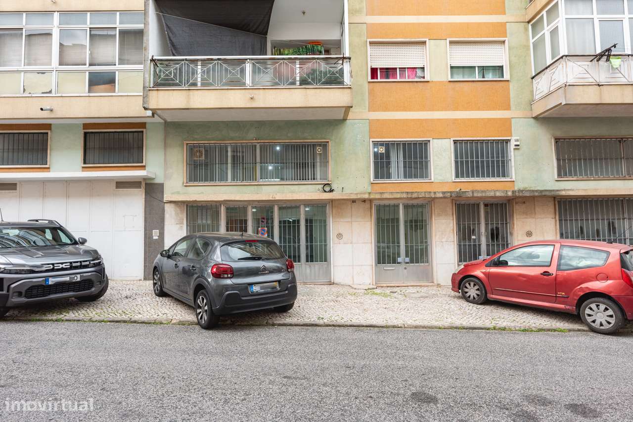 ESPAÇO COMERCIAL REMODELADO | PRONTO A FUNCIONAR | SACAVÉM-21