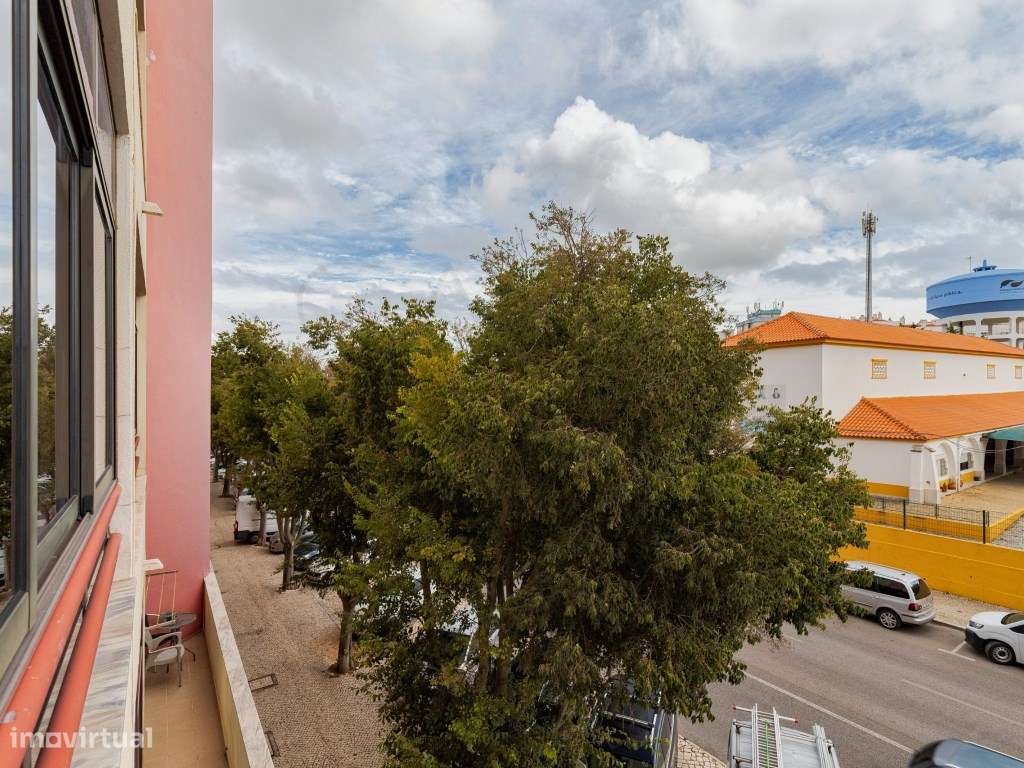 4 Assoalhadas, mobilado e equipado, edifício com elevador, na zona ...-13