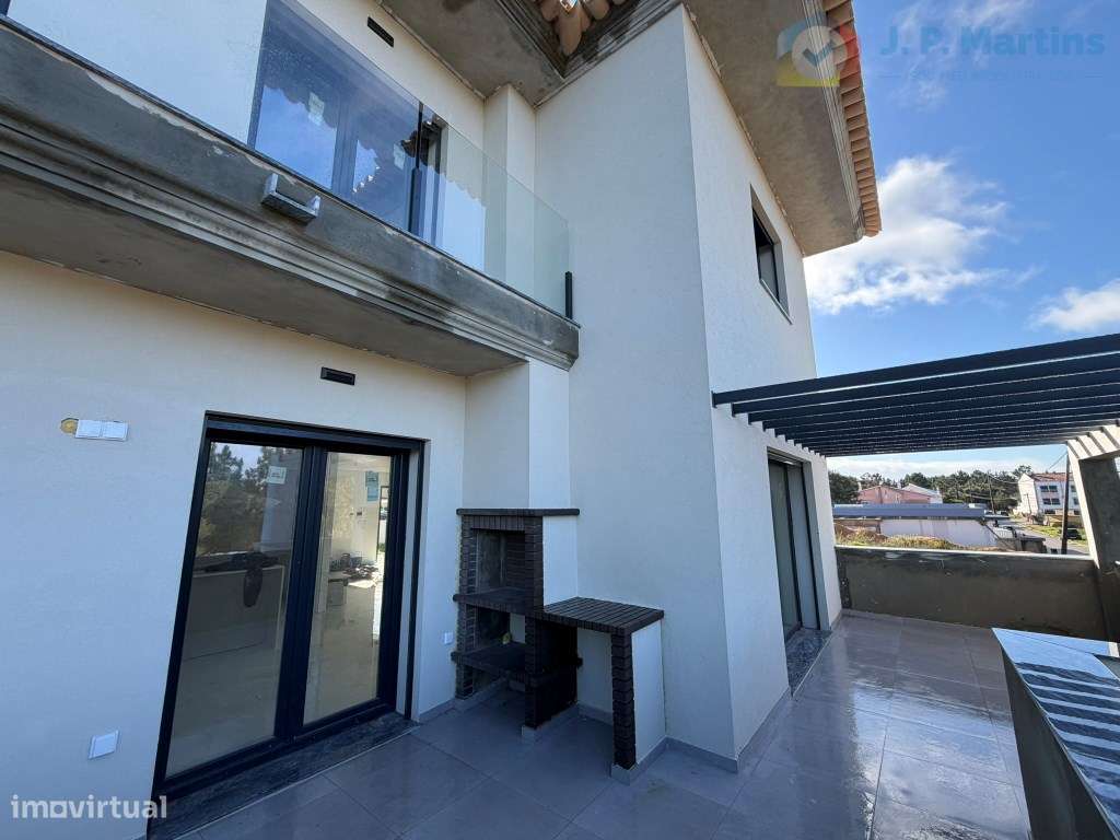 Moradia isolada, T4 com 4 suítes, piscina e garagem em Pinhal General-11