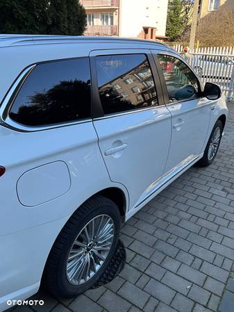 Mitsubishi Outlander PHEV Instyle + - 9