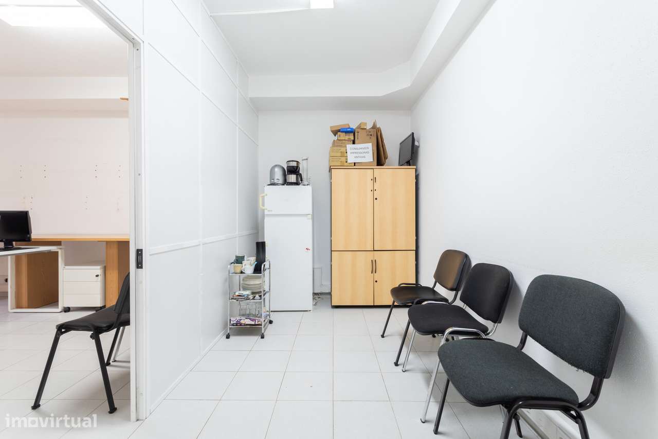 Escritório Versátil de 137m² em São Domingos de Rana!-19