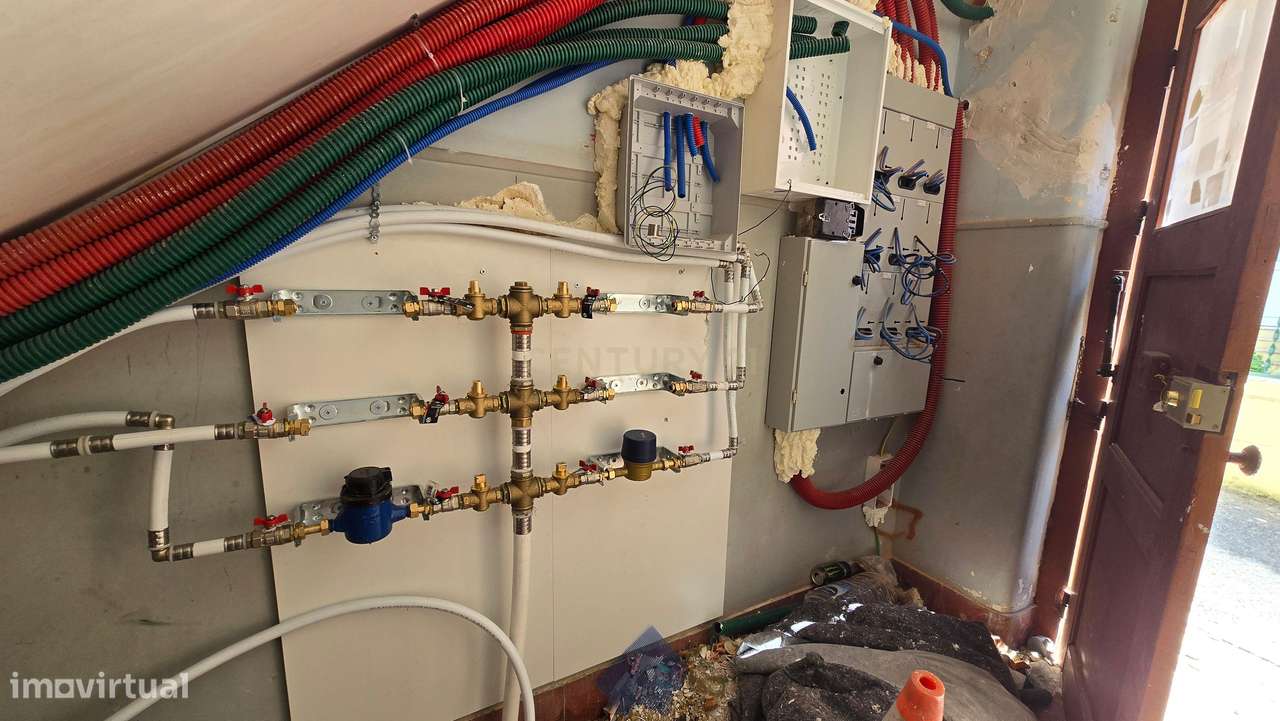 T2 com Sotão para reabilitação Falagueira, Amadora.-18