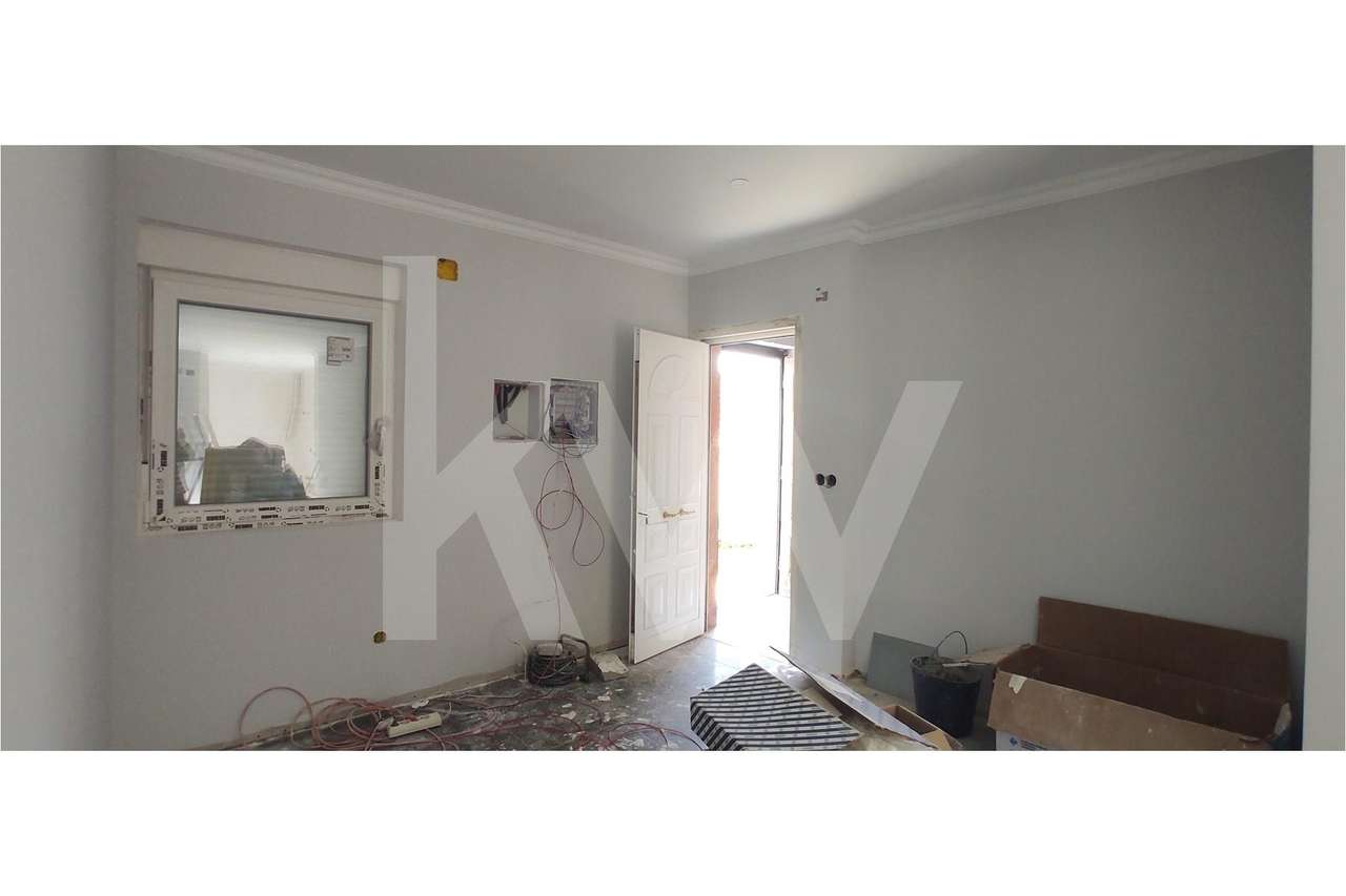 R/C de  moradia totalmente remodelado em Caneças com quintal - Grande imagem: 2/17