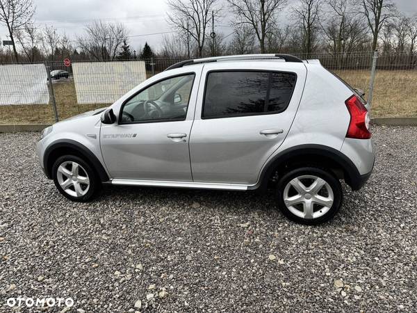 Dacia Sandero 1.6 16V Hi-Flex - 2