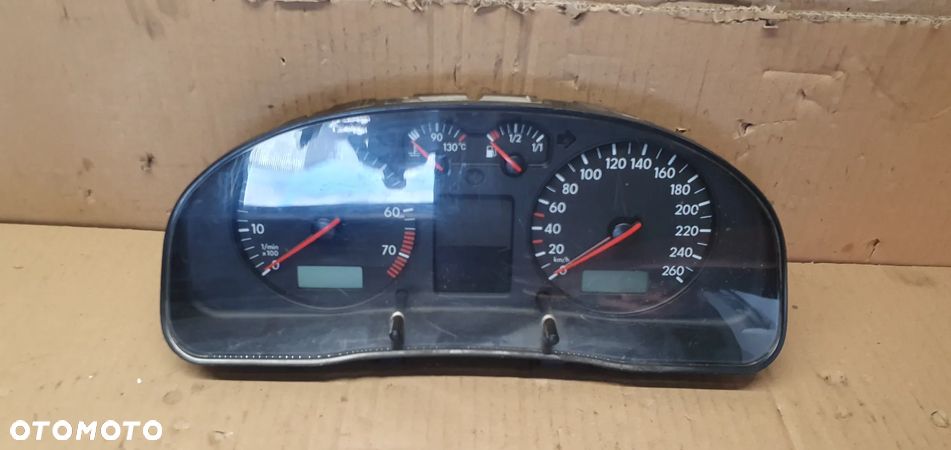 Licznik zegary VW Passat B5 1.8T 3B0920820 - 1
