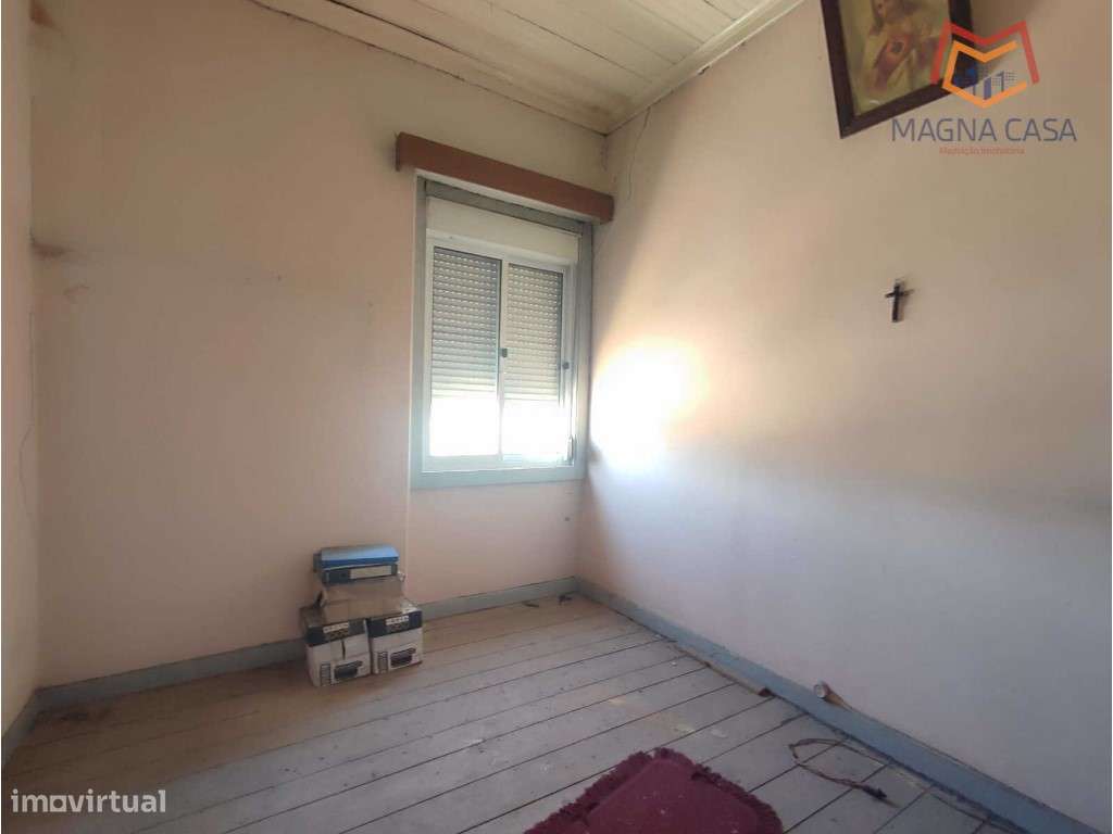 Moradia em Propriedade Total com 3 apartamentos T3, + 1 apartamento...-46