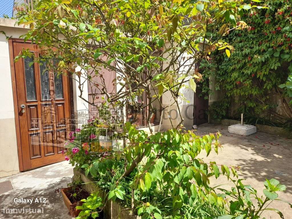 EXCELENTE MORADIA T5+1 NAS ANTAS, COM GARAGEM, ARRUMOS E QUINTAL - Grande imagem: 3/32