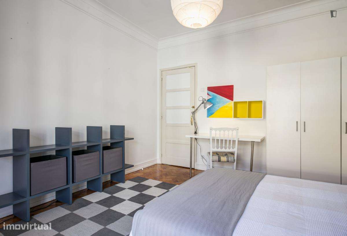 Quarto - localizado em São Sebastião Lisbon - Grande imagem: 5/18