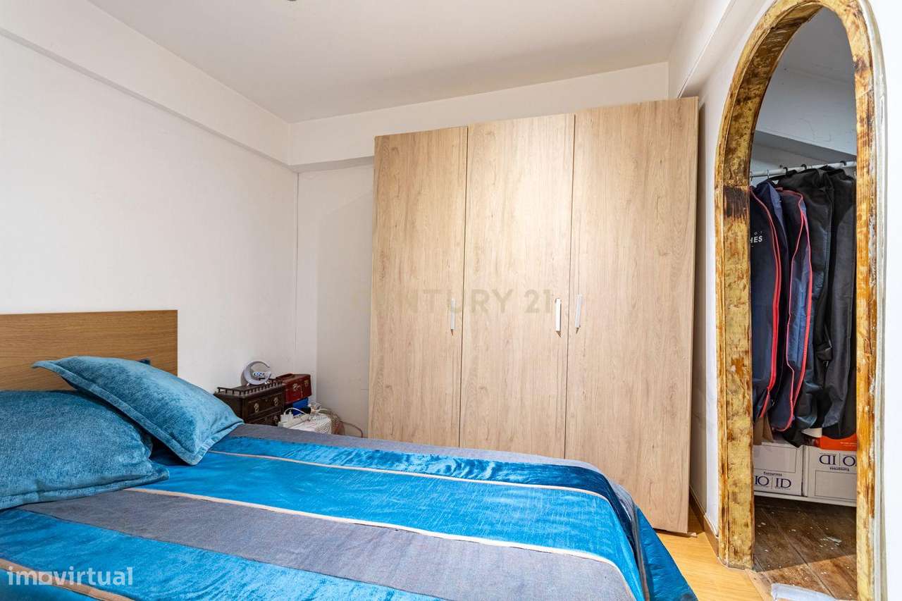 Apartamento com enorme potencial na prestigiada zona da Lapa / Estrela-6