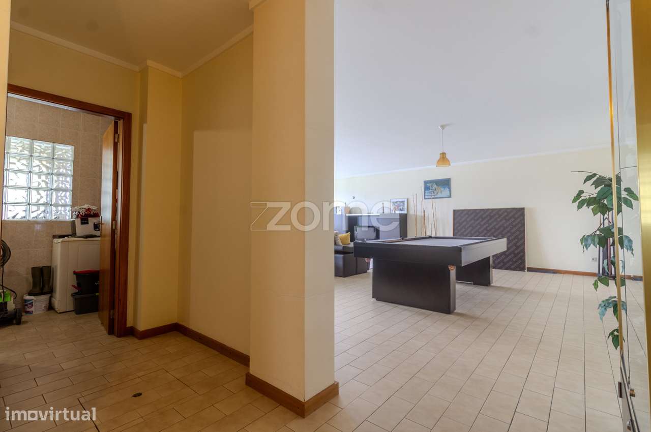 Moradia T3 | 3 Suítes e Piscina com Vista Rio-55