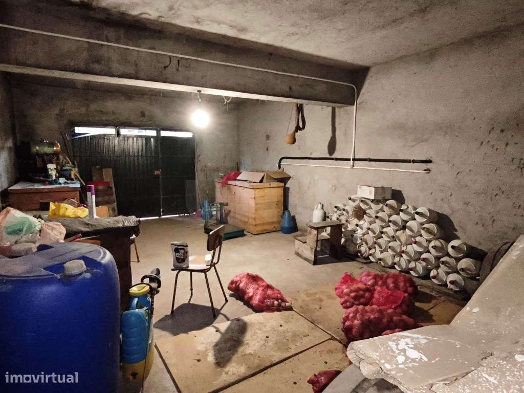 Oportunidade absolutamente imperdível - Moradia com parte renovada ...-38