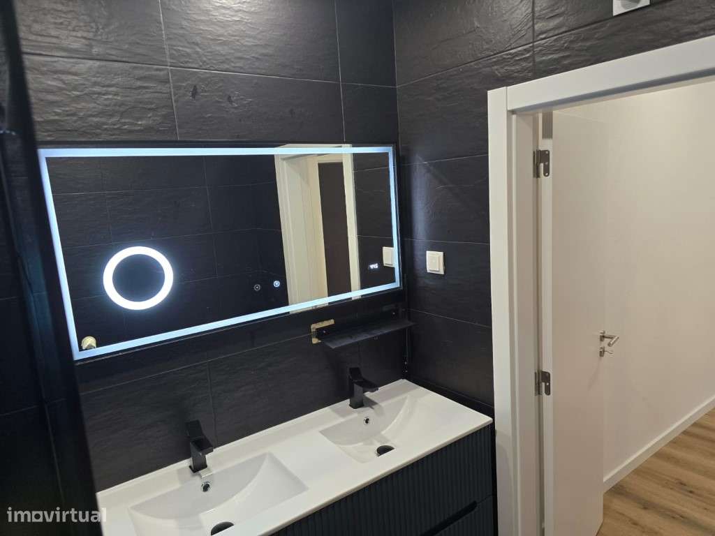 Simpática Moradia Térrea T2 com Piscina - Totalmente Remodelada-7