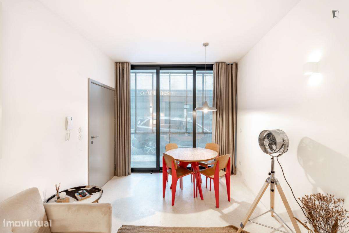 Apartamento com 1 quartos - localizado em Santo Ildefonso Porto - Grande imagem: 2/10