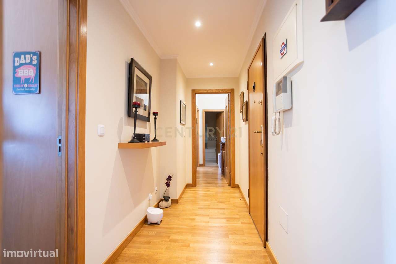 Apartamento T2 na Ribeirada com Garagem e Arrecadação-9