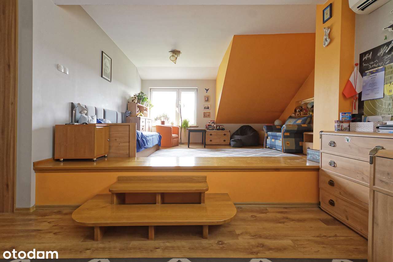 Przestronny dom z 7 pokojami i garażem W Chełmie.-16