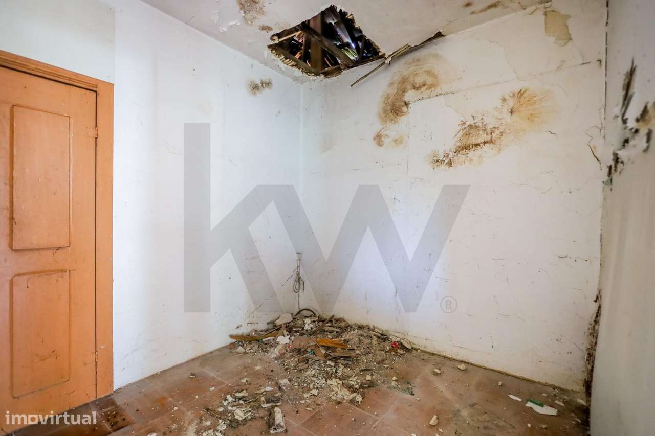 Moradia com 1451m2 de Terreno e Elevado Potencial de Valorização em Sã-36