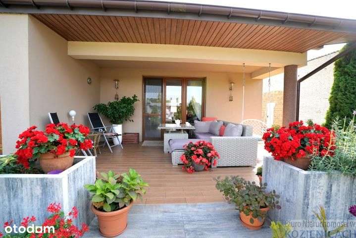 Nowoczesny dom z pięknym ogrodem.-17