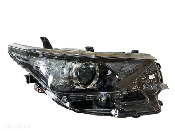 Prawa Lampa Reflektor Toyota Auris II 2 Lift 81110-02K30 - 2