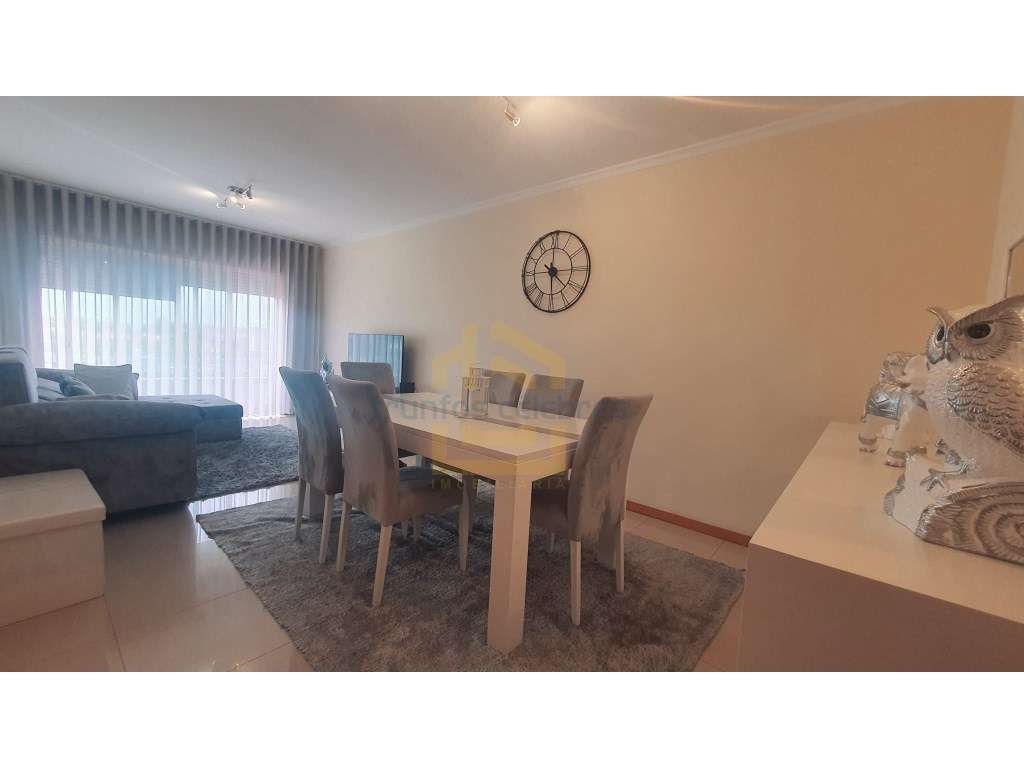 t2 com garagem para dois carros junto ao metro de Mindelo l Vila do... - Grande imagem: 4/23