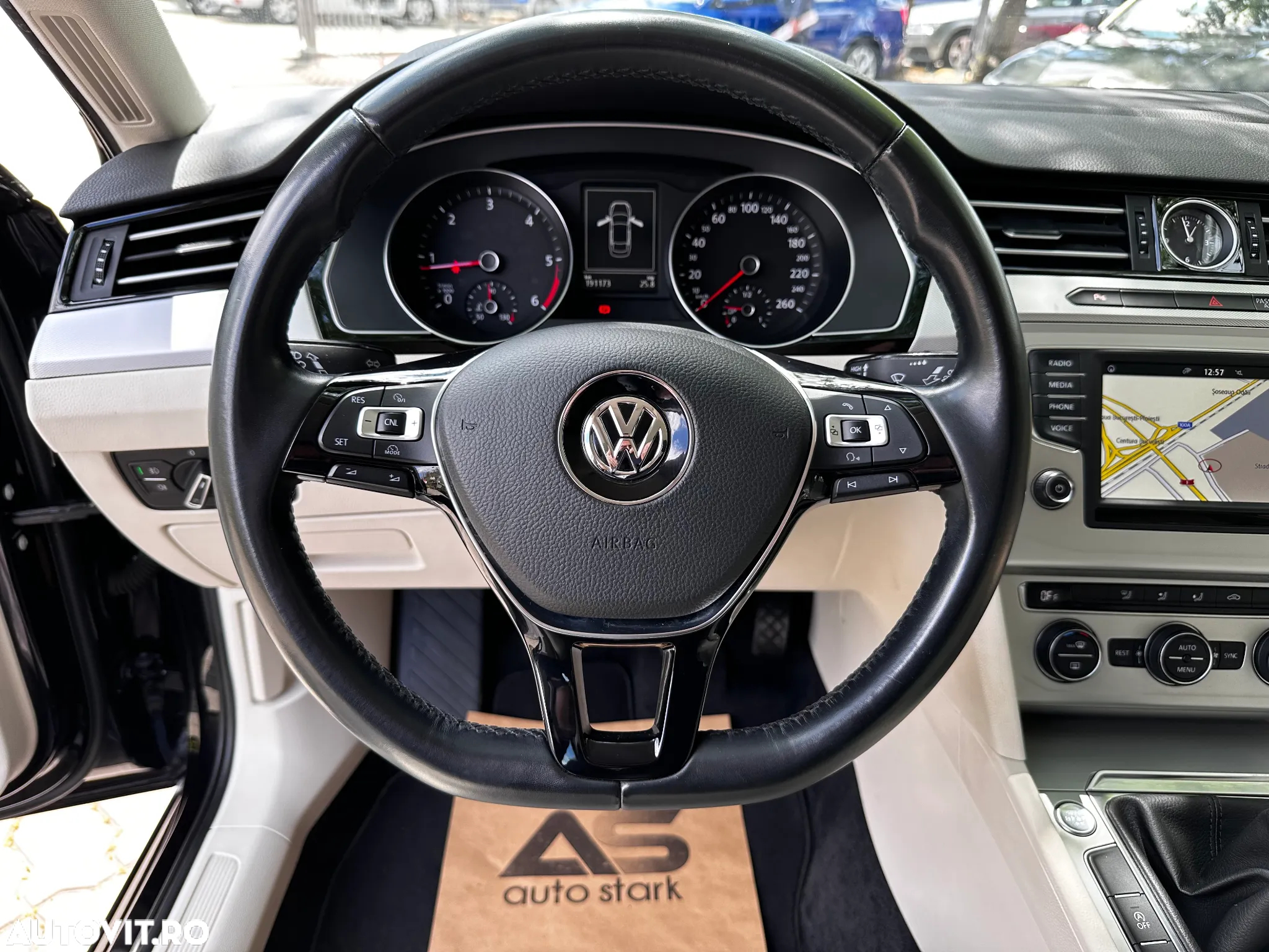 Volkswagen Passat 1.6 TDI Comfortline - 24