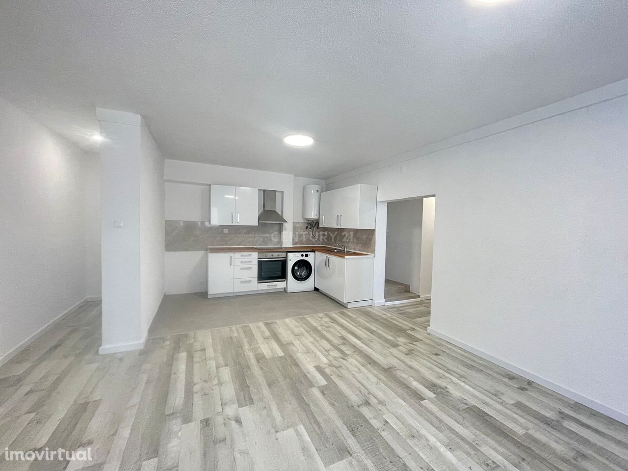 Apartamento de 3 assoalhadas totalmente remodelado em Setúbal, com dua