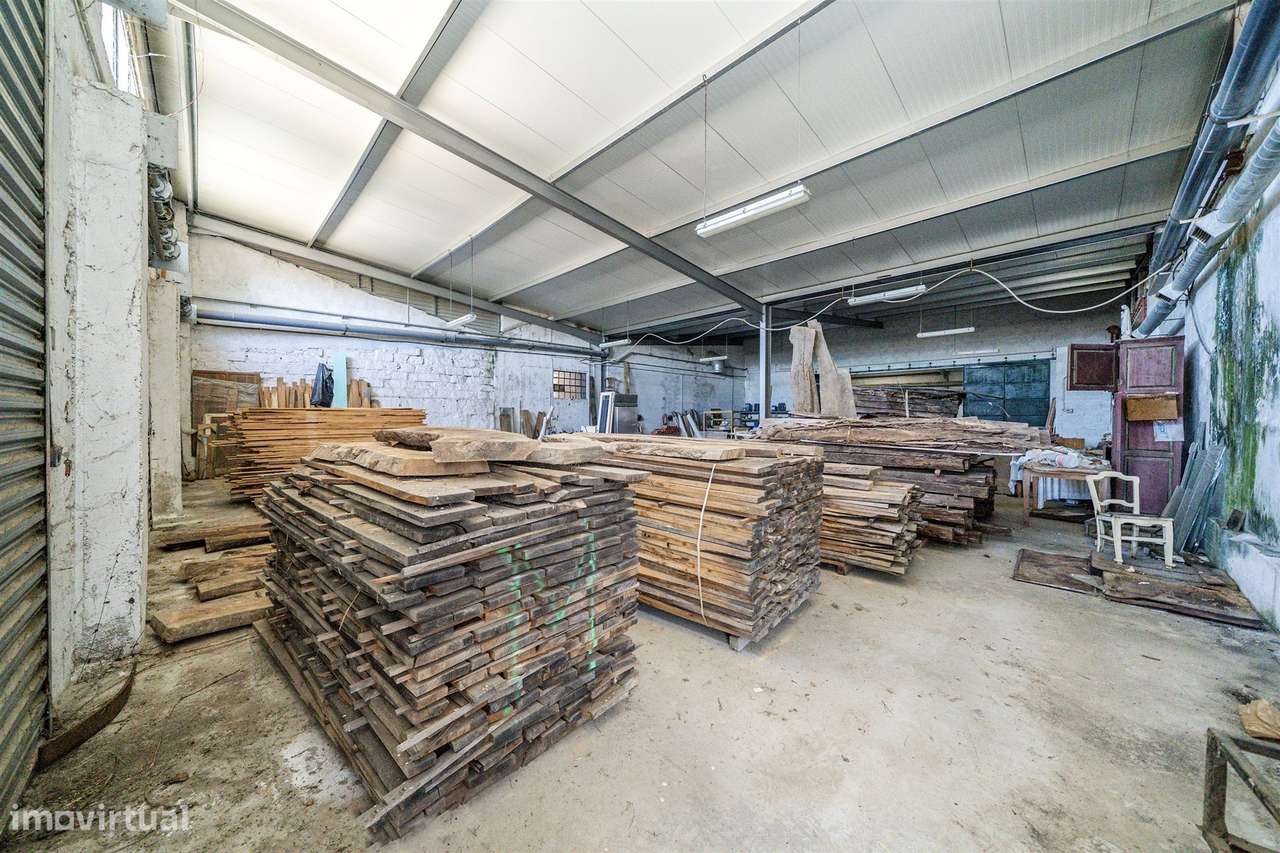 Conjunto de Pavilhões Industriais para Reabilitação | Parada de Tibães-7