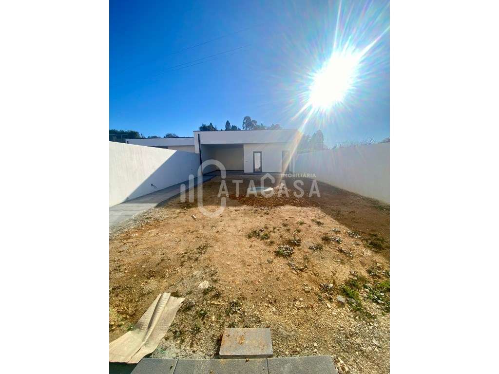 Moradia Geminada T3+1 Nova para Venda em Anadia-24