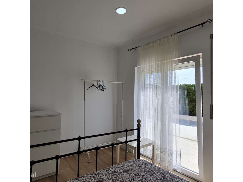 Vende-se moradia T8 junto á Praia da Assenta-44