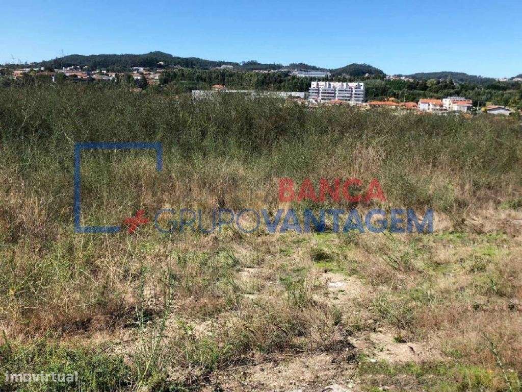 Terreno para construção de moradias em banda - Grande imagem: 3/13