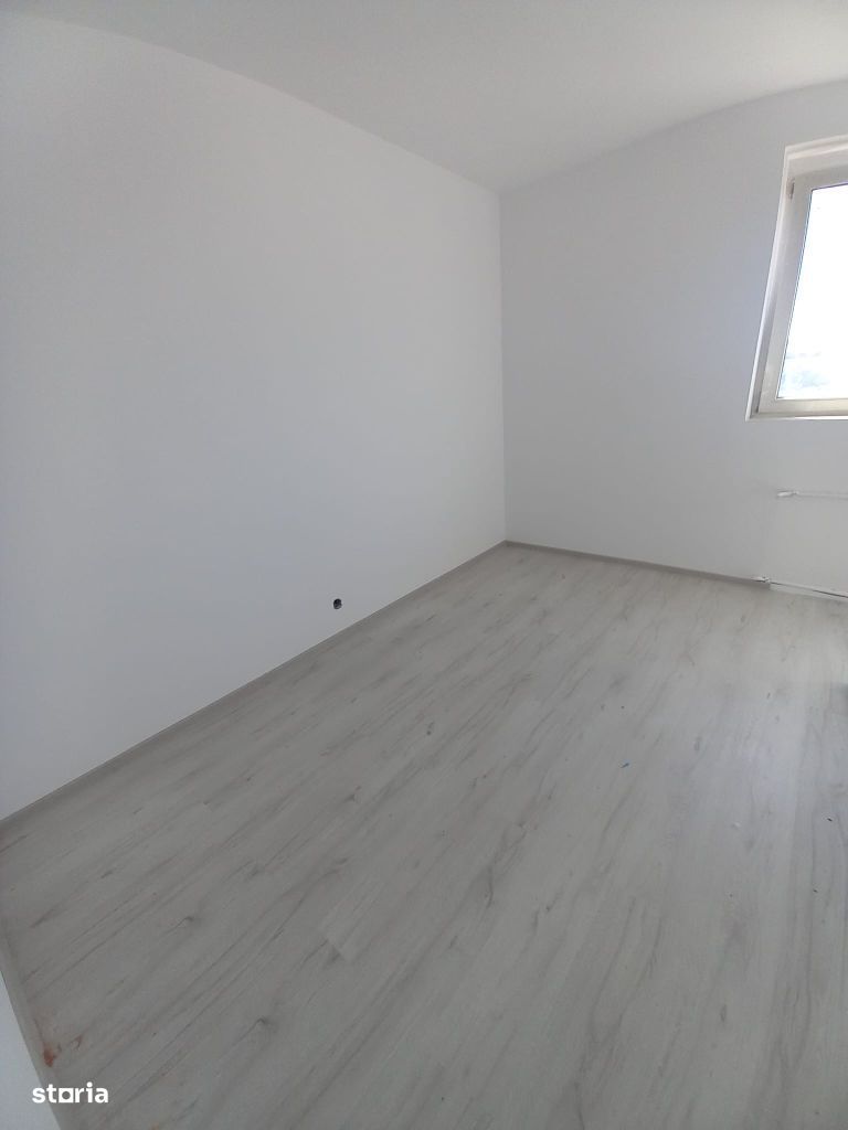 Vand apartament Mioveni bloc nou