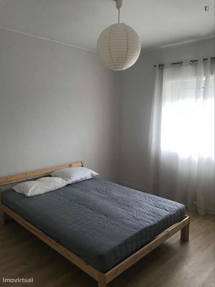 Quarto - localizado em Matosinhos Porto - Grande imagem: 4/6