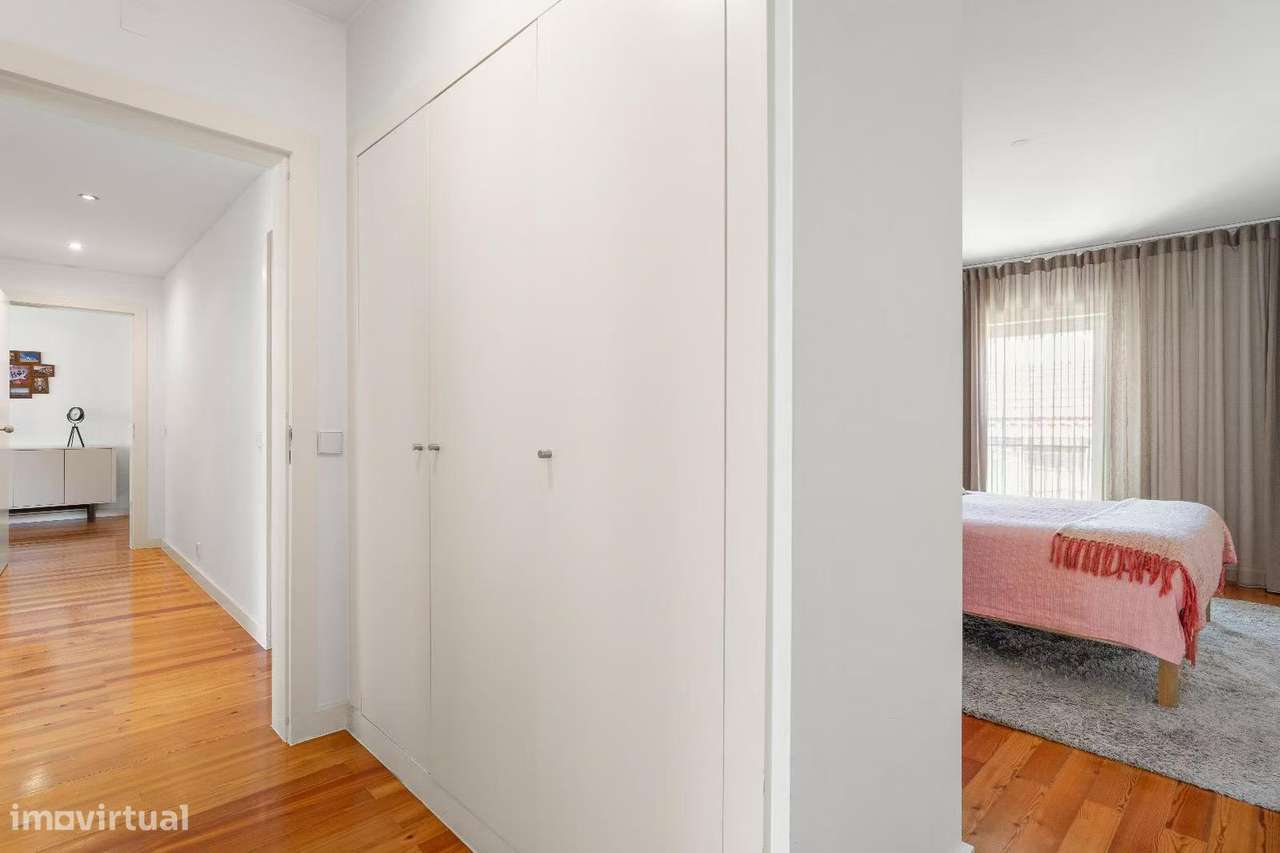 Excelente T3 no Bairro Alto com 2 lugares de estacionamento-12