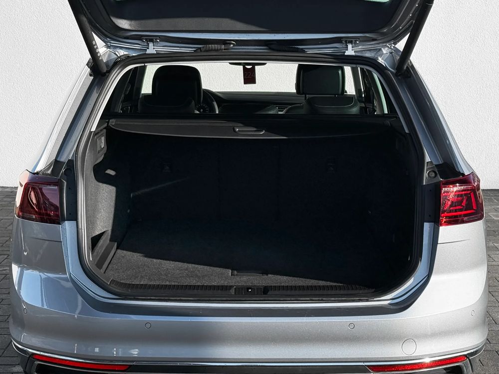 Volkswagen Passat-Variant 2.0 TDI Scr DSG Elegance 200 KM — zdjęcie 5