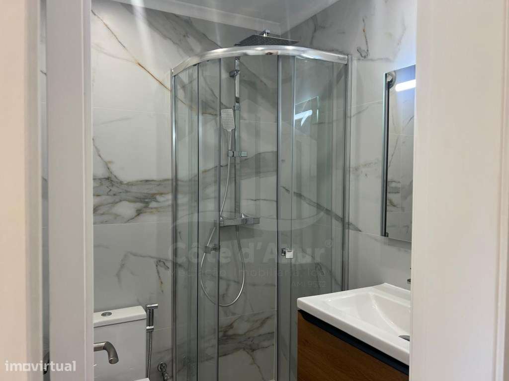 Apartamento T3 Parque da Paz no Feijó com Arrecadação e duas Varandas.-23