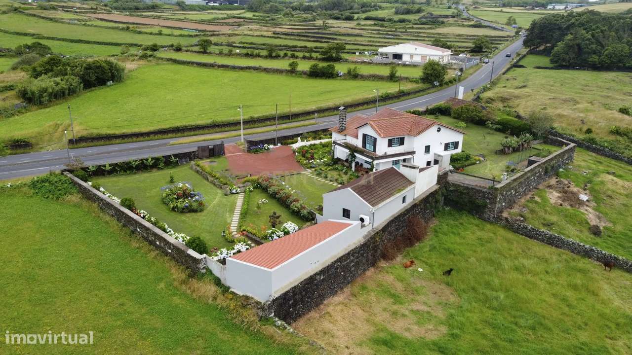 Uma residência excepcional no Pico da Pedra, Ribeira Grande-20