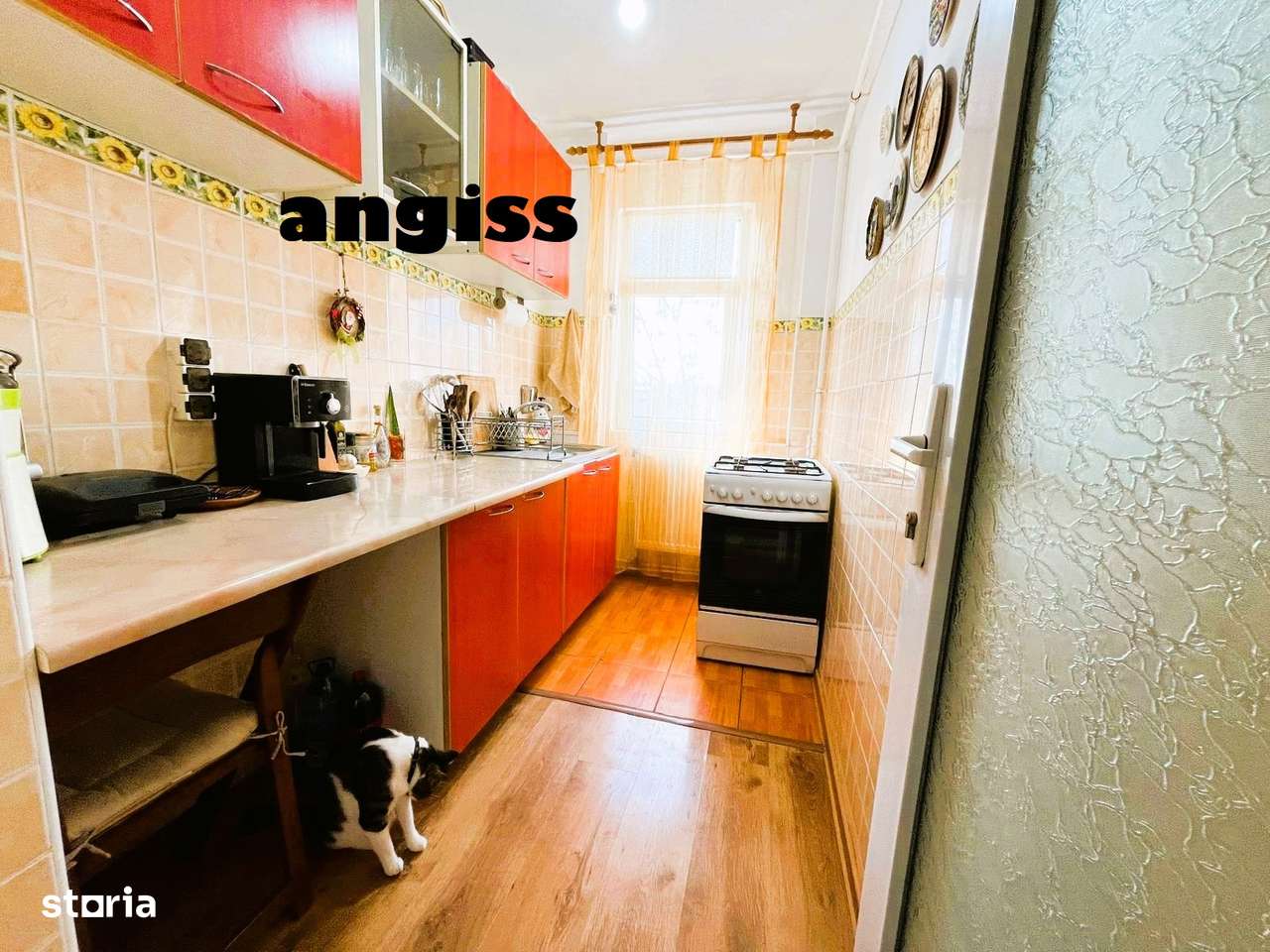 Apartament 3 camere -et 3  ZONA VEST-0