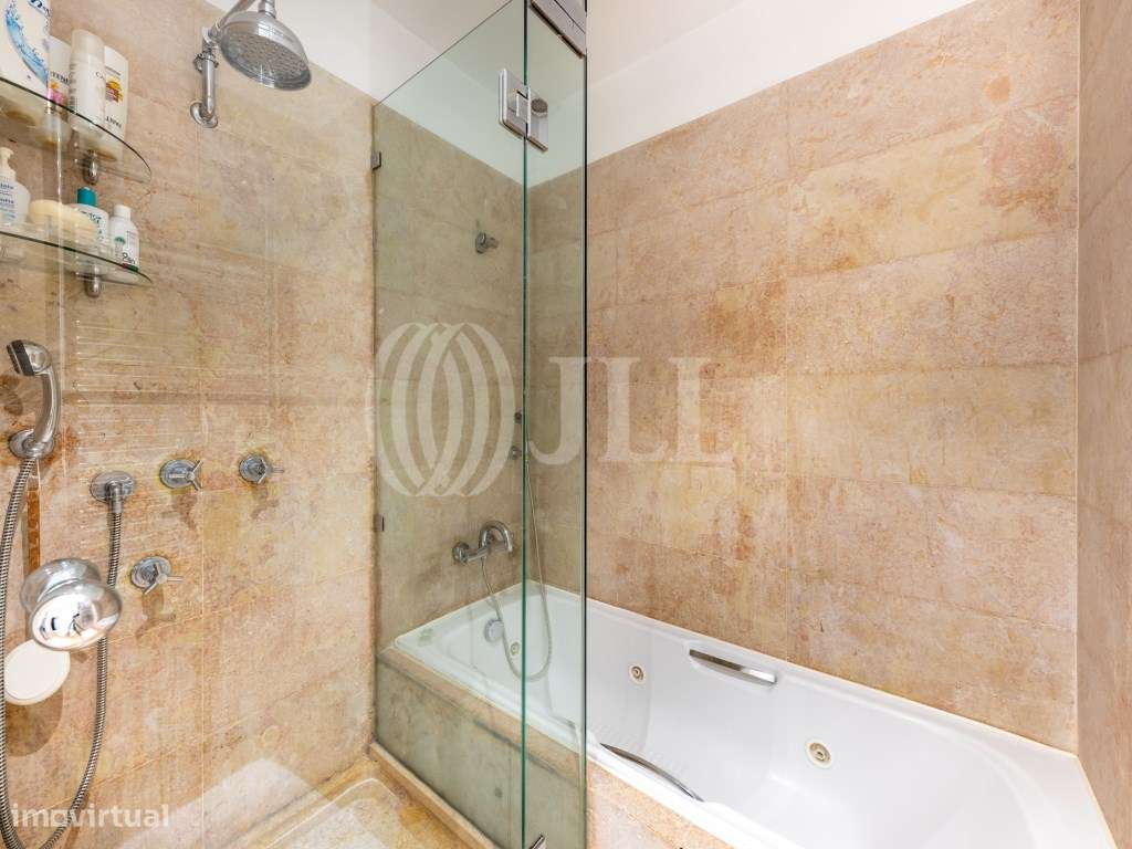 Apartamento T4 com garagem, no Chiado, em Lisboa-29