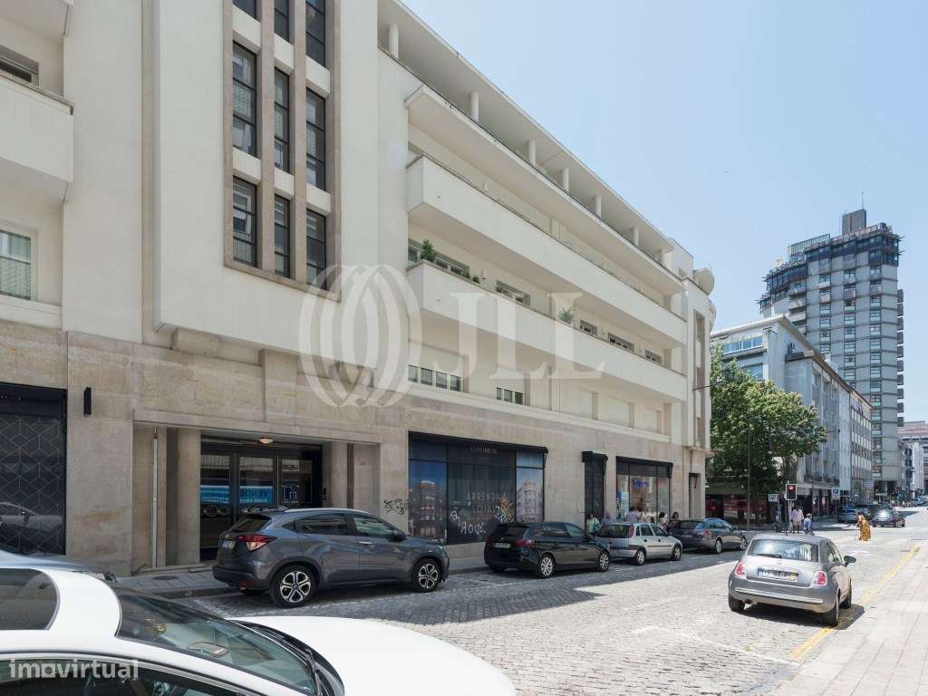 Apartamento T3 com garagem no Edifício Emporium, Porto-25