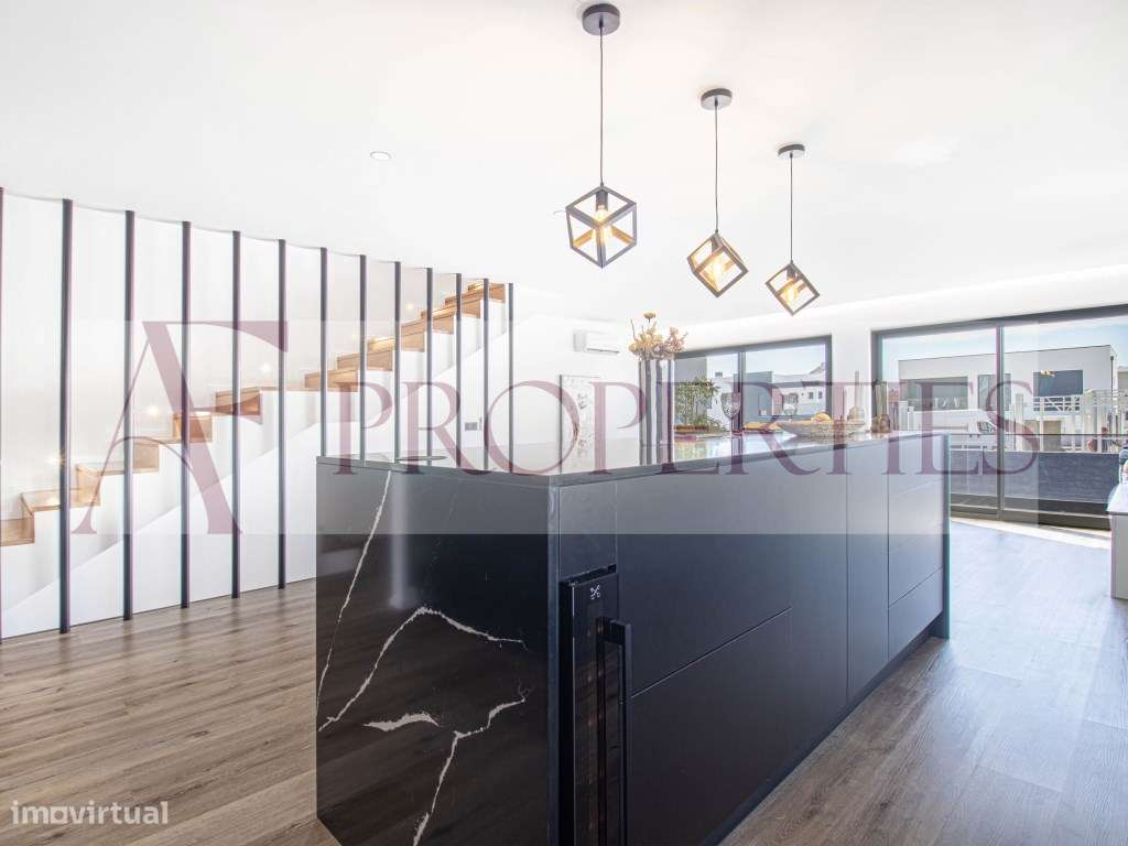 Moradia de luxo isolada com piscina aquecida, jardim e acabamentos ...-9