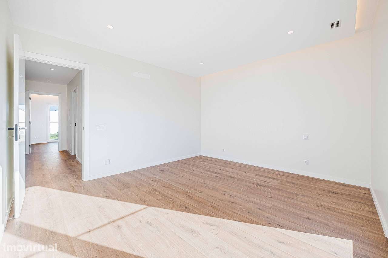 Elegante moradia T4 de arquitetura contemporânea em Albarraque-32