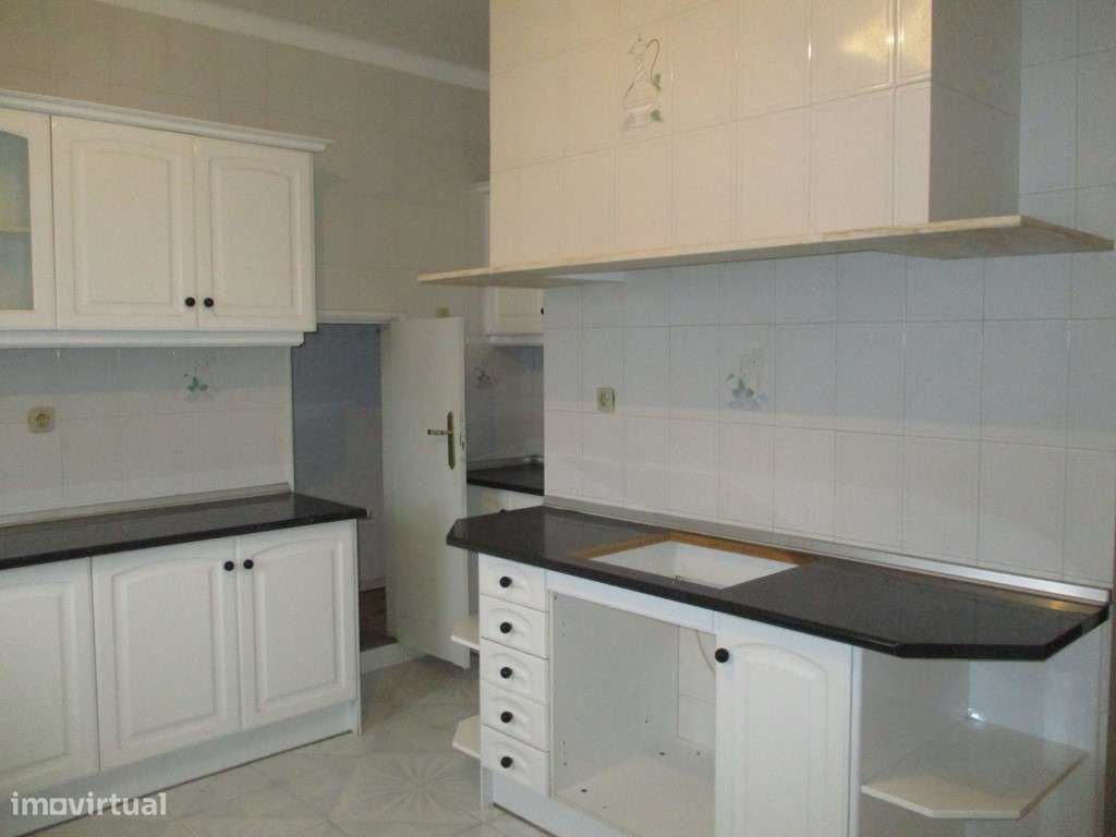 Quintinha no Centro de Estremoz com Grande Potencial de Investimento - Grande imagem: 4/45