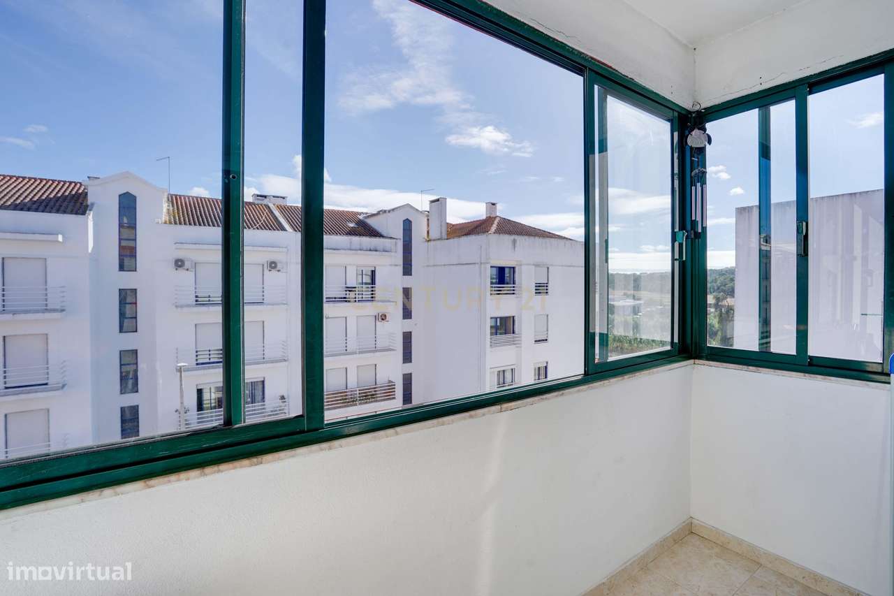 T4 com Garagem, Arrecadação e Excelente Localização – Alhos Vedros - Grande imagem: 5/32