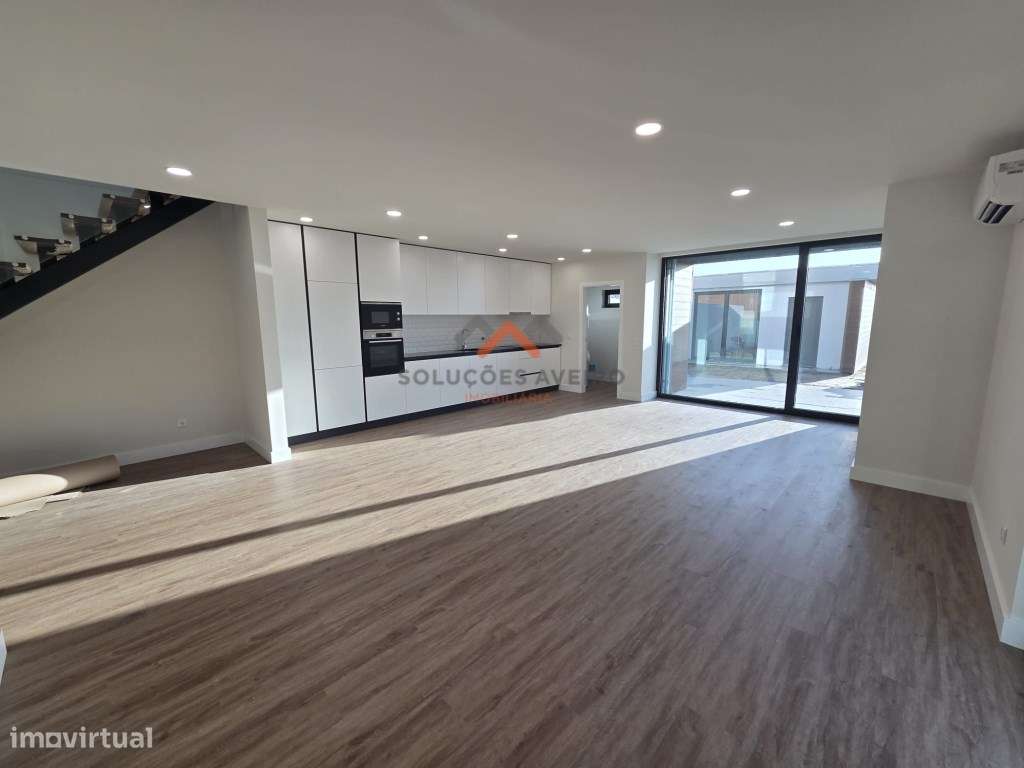 Moradia T4 a 1km das Glicinias!-6