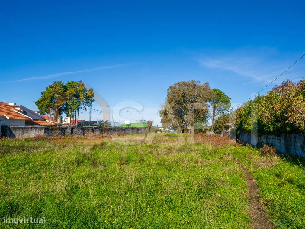 Terreno para construção de habitação ou comércio - Grande imagem: 2/17