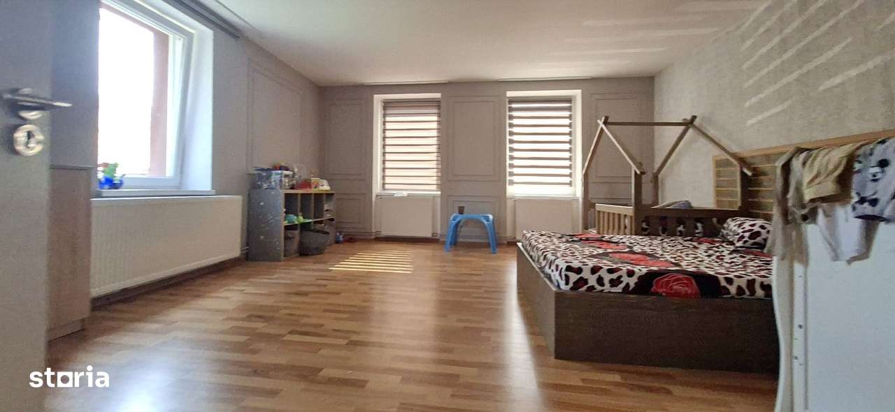 Casă deosebită cu garsonieră separată – Vulcan - Imagine principală: 2/18