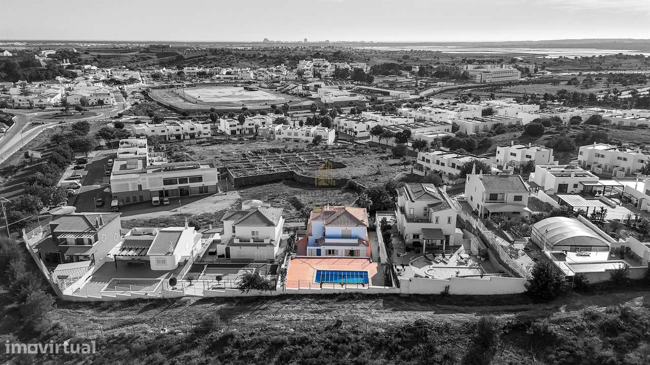 Moradia Independente T4 com garagem box e piscina na Quinta da Cerca, - Grande imagem: 4/46