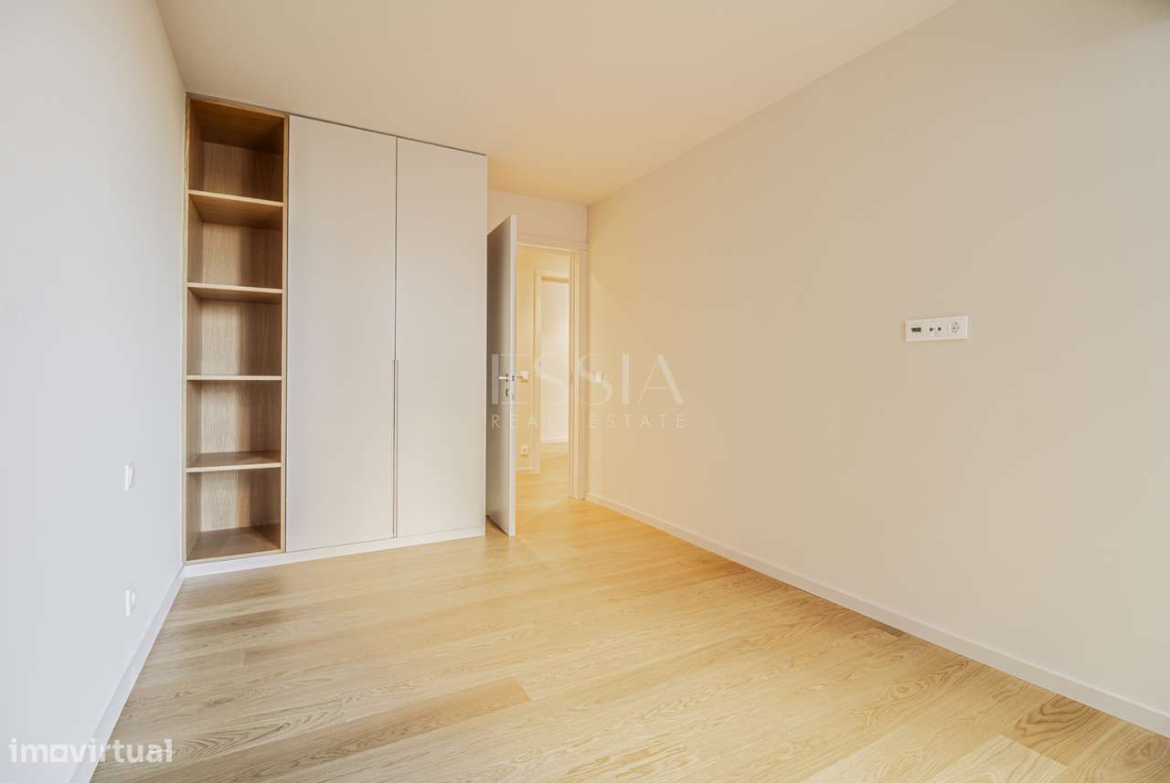 T3 com varanda e lugares de garagem nos Jardins D`Arrábida, VNGaia-9